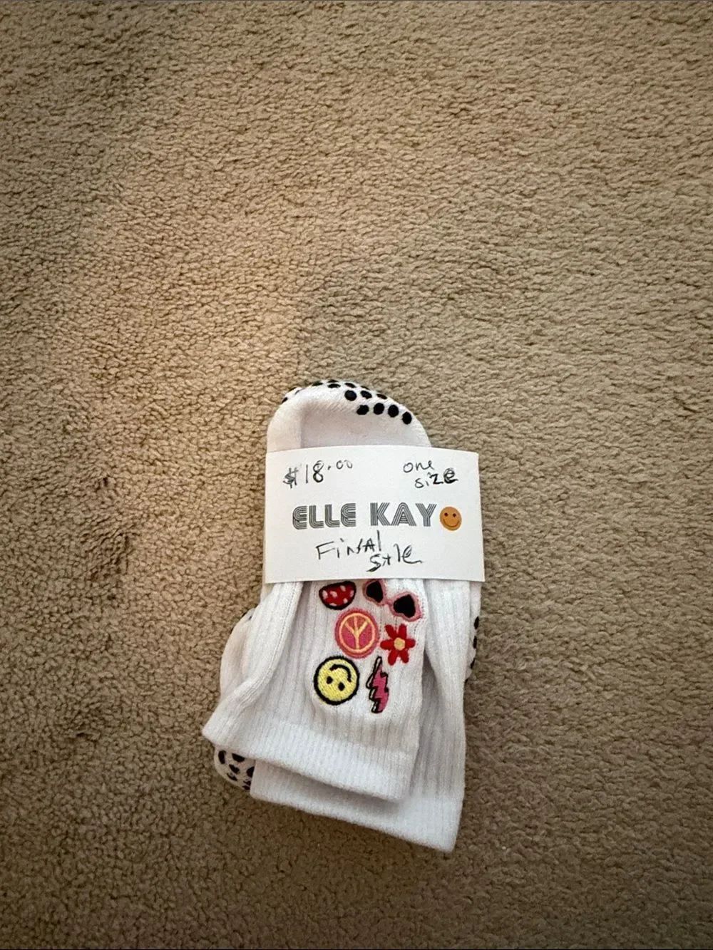 NWT Ellie Kay grip socks Os